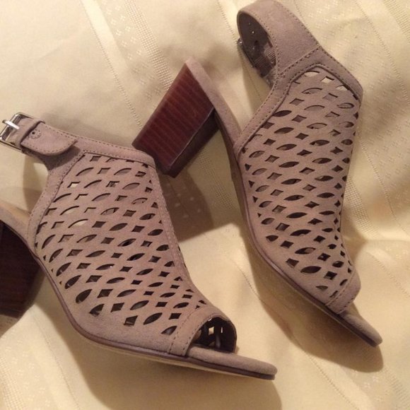 UNISA tan suede leather mesh peep-toe sandals 3" block heels NWOT Size 7 - Picture 2 of 6